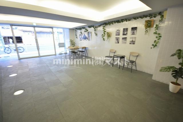 プレジール靭公園のロビー