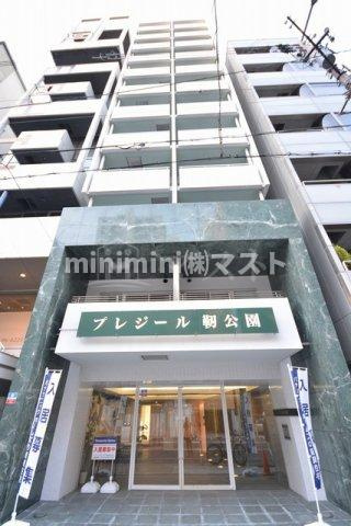 プレジール靭公園の外観