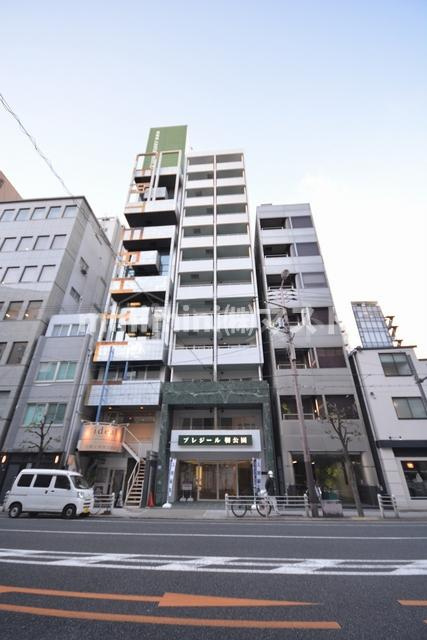 プレジール靭公園のエントランス