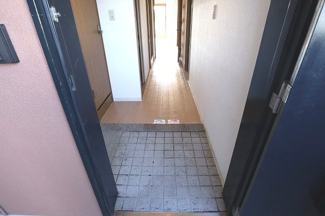 プラウクリエイトの玄関|※別号室の写真使用中