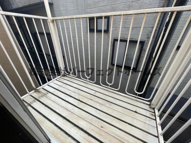 野村元町戸建　賃貸のバルコニー|開放的で明るい空間を演出してくれるバルコニーです