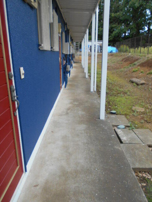 【エントランス】 | サニーハイツ園生 | 玄関は赤い扉！とってもいいアクセント！！