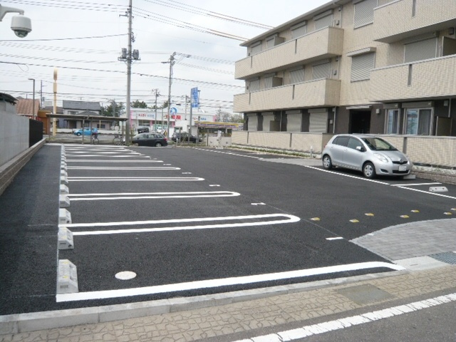 ヒルズ中央の駐車場