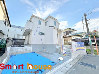 【前面道路含む現地写真】 | 町田市広袴2丁目 | オシャレな外観は、人の目を引くだけではなく自慢したくなりますね！植木を置いたりアレンジは、自由です。自分の好みに仕上げましょう♪
