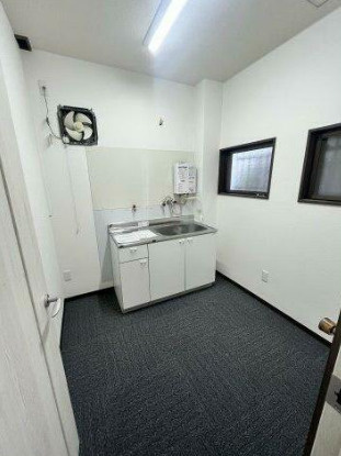 今堅田② 事務所のキッチン|キッチンです