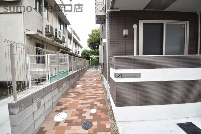 D-room西台のエントランス