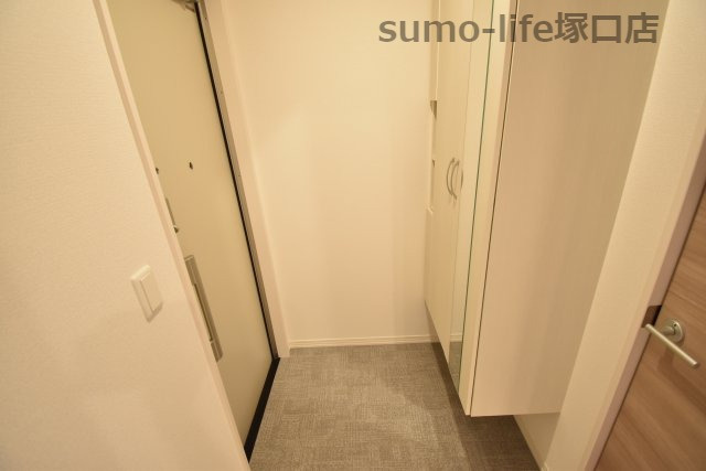 D-room西台の玄関