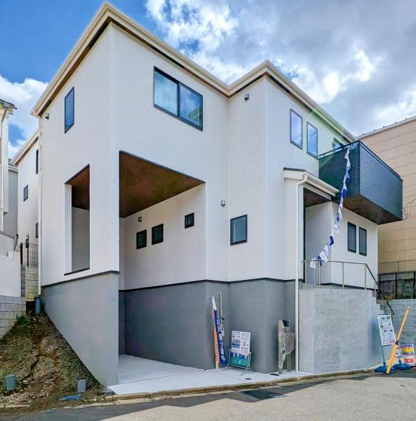 横浜市神奈川区神大寺１丁目の新築一戸建の外観|周辺は落ち着いた街並み。
是非一度、現地へお越しください。
ご自宅まで送迎も可能です