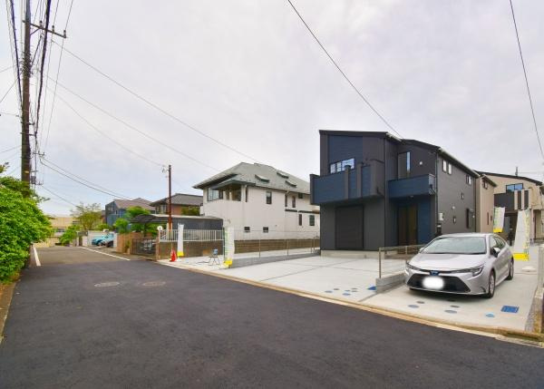 横浜市青葉区荏子田３丁目の新築一戸建の前面道路含む現地写真|広々とした前面道路！
駐車も楽に行えます。