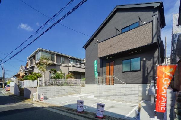 横浜市戸塚区汲沢５丁目の新築一戸建の前面道路含む現地写真|車通りが少ない為、小さなお子様にも安心です。
是非一度、現地へ起こしください。

