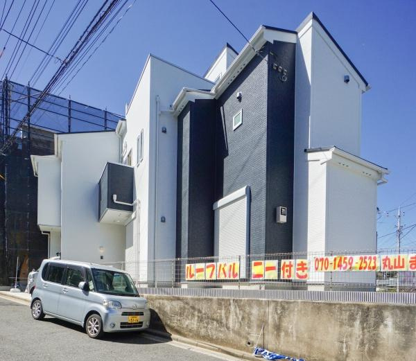 横浜市泉区岡津町の新築一戸建の外観|周辺は落ち着いた街並み。
是非一度、現地へお越しください。
ご自宅まで送迎も可能です