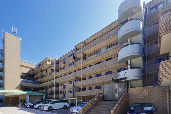 横浜市南区三春台の中古マンションの外観|周辺は落ち着いた街並み。
是非一度、現地へお越しください。
ご自宅まで送迎も可能です