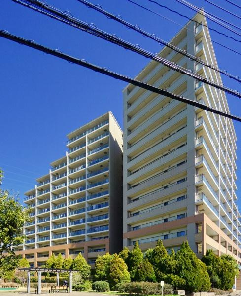 横浜市鶴見区上末吉２丁目の中古マンションの外観|周辺は生活利便施設が点在しています。
是非一度、現地へお越しください！
ご自宅までの送迎も可能です！