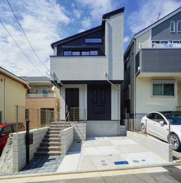 横浜市磯子区栗木１丁目の新築一戸建の前面道路含む現地写真|陽当りの良さ、住環境を現地にてご確認下さい！
周辺環境も合わせてご案内させて頂きます！