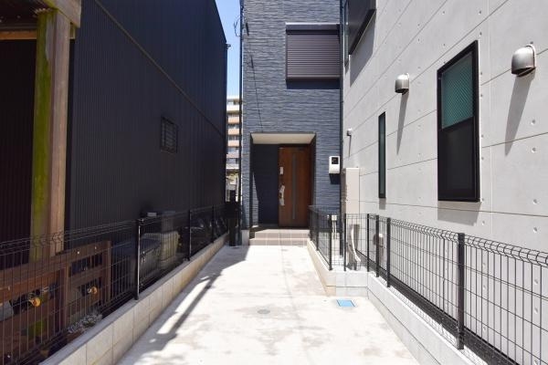 横浜市旭区さちが丘の新築一戸建の前面道路含む現地写真|周辺環境も合わせてご案内させて頂きます！
お気軽にお問い合わせ下さい！