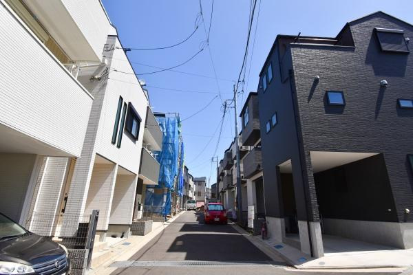 横浜市旭区鶴ケ峰１丁目の新築一戸建の前面道路含む現地写真|車通りが少ない為、小さなお子様にも安心です。
是非一度、現地へ起こしください。

