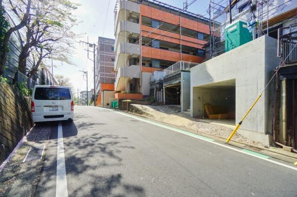 横浜市青葉区さつきが丘の新築一戸建の前面道路含む現地写真|同仕様物件のご案内をさせて頂きます。
お車でご自宅まで送迎承ります。