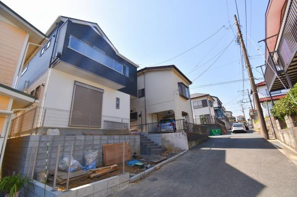 横須賀市森崎４丁目の新築一戸建の前面道路含む現地写真|同仕様物件のご案内をさせて頂きます。
お車でご自宅まで送迎承ります。