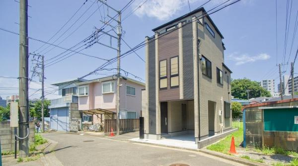 横浜市金沢区六浦東１丁目の新築一戸建の外観|周辺は落ち着いた住環境。
是非一度、現地ご確認ください。
ご自宅まで送迎も可能です