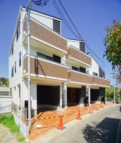 逗子市沼間４丁目の新築一戸建の外観|駅まで平坦なアプローチになり、
周辺も生活利便施設が充実しております。
