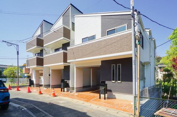 逗子市沼間４丁目の新築一戸建の前面道路含む現地写真|同仕様物件のご案内をさせて頂きます。
お車でご自宅まで送迎承ります。