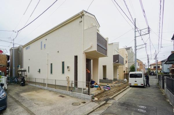 横浜市磯子区広地町の新築一戸建の前面道路含む現地写真|是非一度、現地へお越しください。 
ご自宅までの送迎もいたします