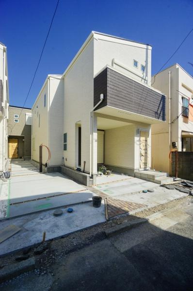 横浜市磯子区広地町の新築一戸建の外観|周辺は落ち着いた住環境。
是非一度、現地ご確認ください。
ご自宅まで送迎も可能です