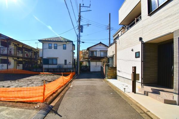 横浜市港北区大倉山５丁目の新築一戸建の前面道路含む現地写真|現在建築中の為、同仕様物件もご案内をさせて頂きます。
お車でご自宅まで送迎承ります。