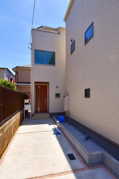 横浜市鶴見区上末吉５丁目の新築一戸建の前面道路含む現地写真|陽当りの良さ、住環境を現地にてご確認下さい！
周辺環境も合わせてご案内させて頂きます！