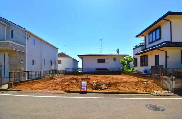 横浜市緑区西八朔町の新築一戸建の前面道路含む現地写真|陽当りの良さ、住環境を現地にてご確認下さい！
周辺環境も合わせてご案内させて頂きます！