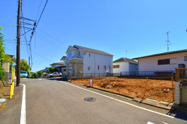 横浜市緑区西八朔町の新築一戸建の前面道路含む現地写真|同仕様物件のご案内をさせて頂きます。
お車でご自宅まで送迎承ります。