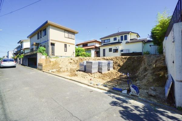 横浜市緑区東本郷３丁目の新築一戸建の前面道路含む現地写真|陽当りの良さ、住環境を現地にてご確認下さい！
周辺環境も合わせてご案内させて頂きます！