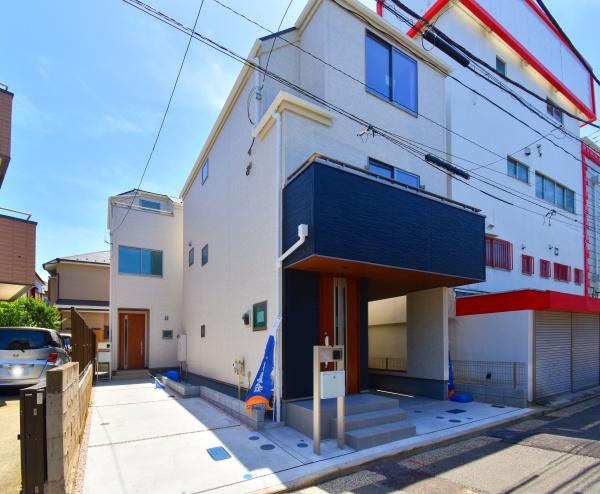 横浜市鶴見区上末吉５丁目の新築一戸建の外観|周辺は落ち着いた住環境。
是非一度、現地ご確認ください。
ご自宅まで送迎も可能です