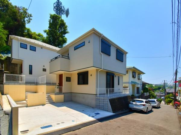 横浜市戸塚区秋葉町の新築一戸建の外観|堂々と完成しました！いつでもご案内可能です！
お車でご自宅まで送迎承ります。