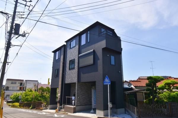 横浜市旭区西川島町の新築一戸建の外観|周辺は落ち着いた住環境。
是非一度、現地ご確認ください。
ご自宅まで送迎も可能です