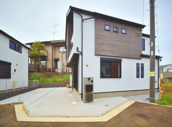 横浜市港北区小机町の新築一戸建の前面道路含む現地写真|車通りが少ない為、小さなお子様にも安心です。
是非一度、現地へ起こしください。

