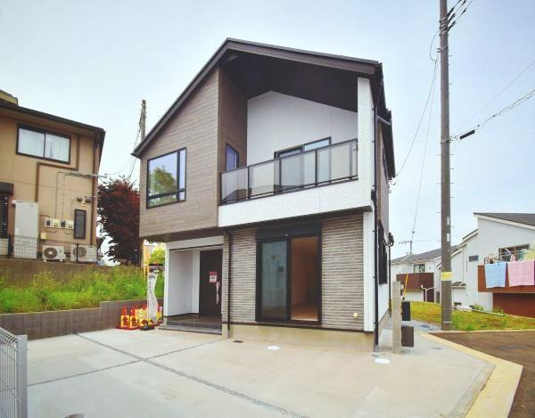 横浜市港北区小机町の新築一戸建の外観|周辺は落ち着いた街並み。
是非一度、現地へお越しください。
ご自宅まで送迎も可能です