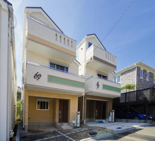 横浜市港南区芹が谷２丁目の新築一戸建の前面道路含む現地写真|陽当りの良さ、住環境を現地にてご確認下さい！
周辺環境も合わせてご案内させて頂きます！