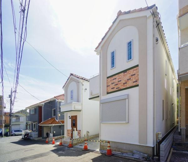 横浜市港南区芹が谷２丁目の新築一戸建の前面道路含む現地写真|陽当りの良さ、住環境を現地にてご確認下さい！
周辺環境も合わせてご案内させて頂きます！