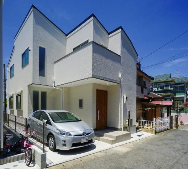 横浜市神奈川区三枚町の新築一戸建の外観|陽当りの良さが伝わります！
是非、現地にてご確認下さい。