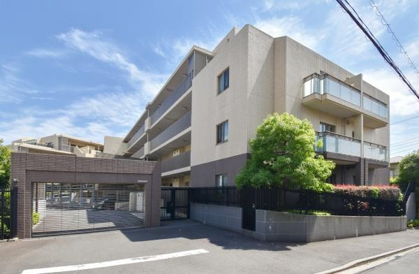 横浜市鶴見区鶴見１丁目の中古マンションの駐車場|シャッターゲート付き駐車場
防犯面も安心です♪