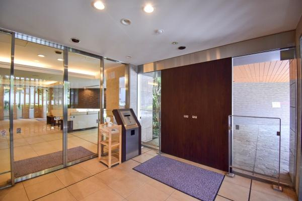 横浜市鶴見区鶴見１丁目の中古マンションのエントランス|清掃もしっかり、管理のされたマンションです。
安心・安全・快適にお過ごしください