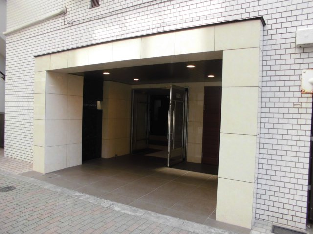 ライオンズプラザ町屋のエントランス