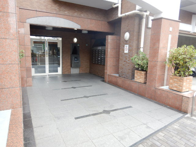 信開ダイナスティ亀戸のエントランス