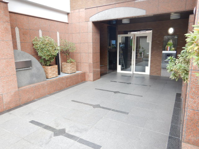 信開ダイナスティ亀戸のエントランス