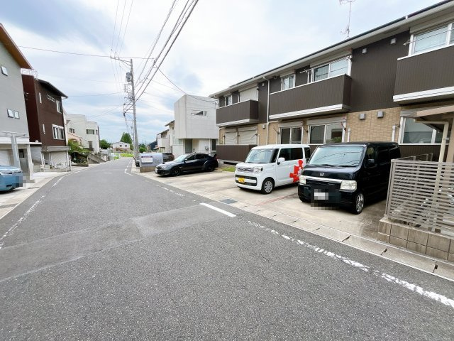 コスモス・ヒルズの駐車場