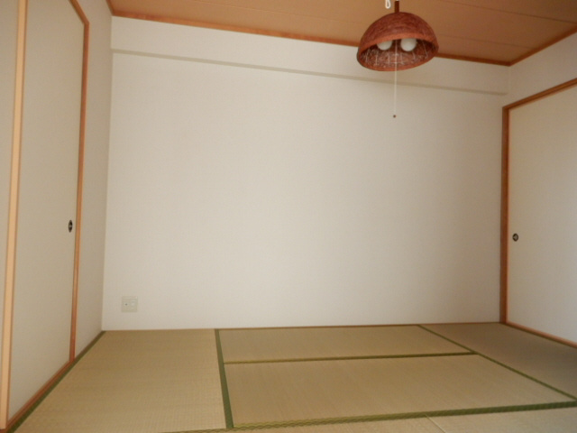 ロワイヤル東今宿の寝室