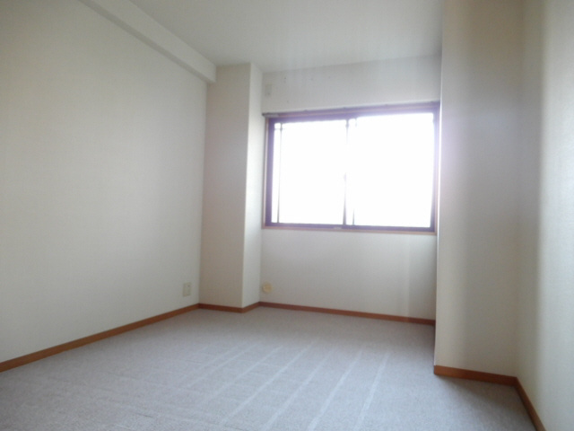 ロワイヤル東今宿の子供部屋