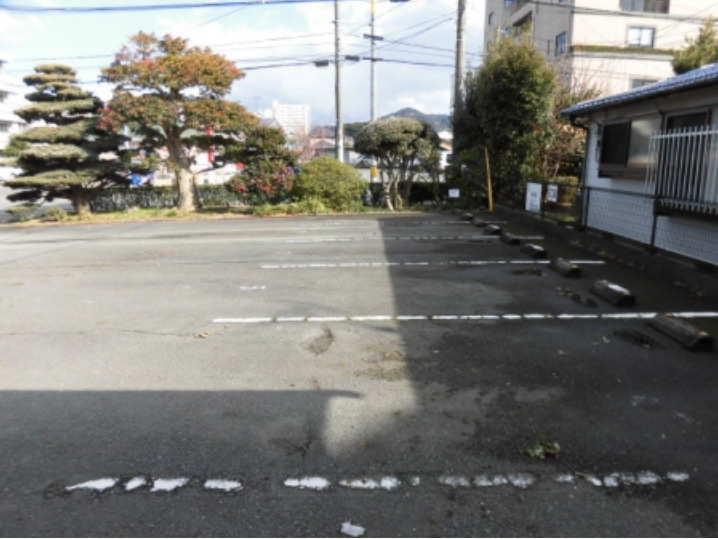 アゼリアコートの駐車場|駐車スペースもあります