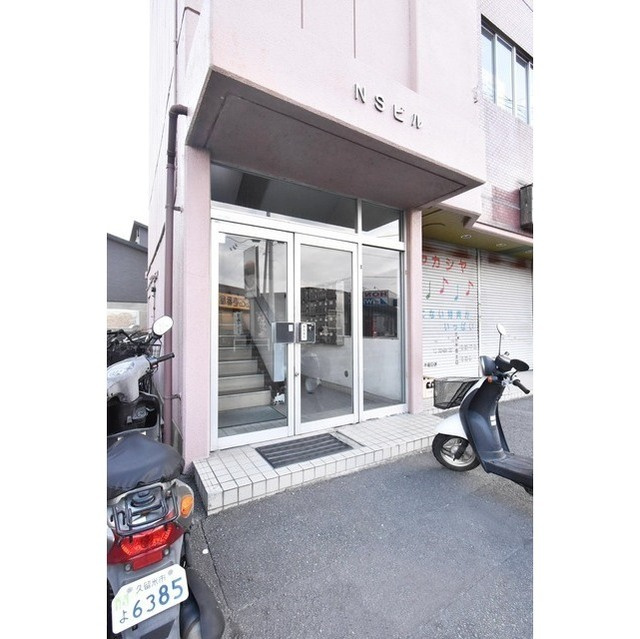 NSビルのロビー|おしゃれな外観です